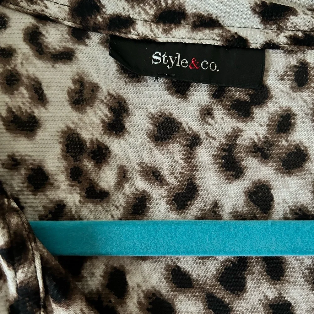 Leopard Print Button-Up Top - Picture 2 of 3